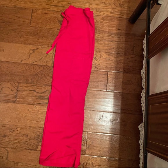 Red Cherokee scrub set - Picture 2 of 7